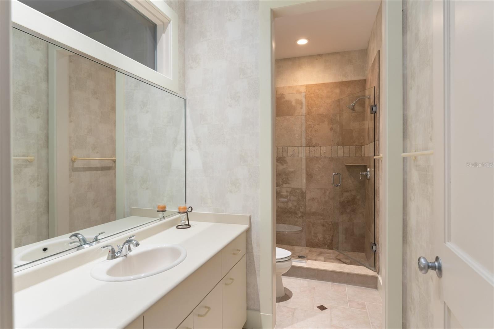 O6346003 Property Photo