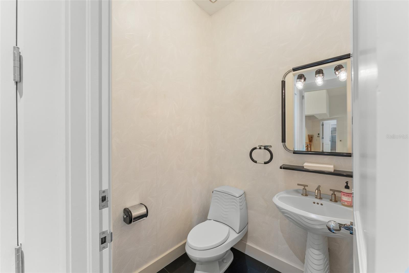 O6346003 Property Photo