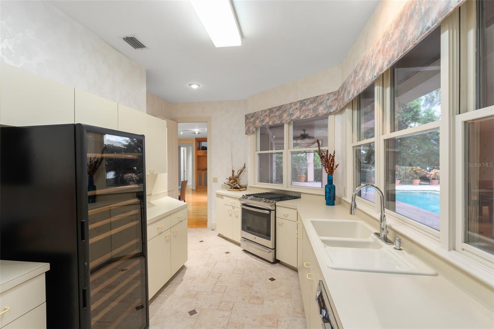 O6346003 Property Photo