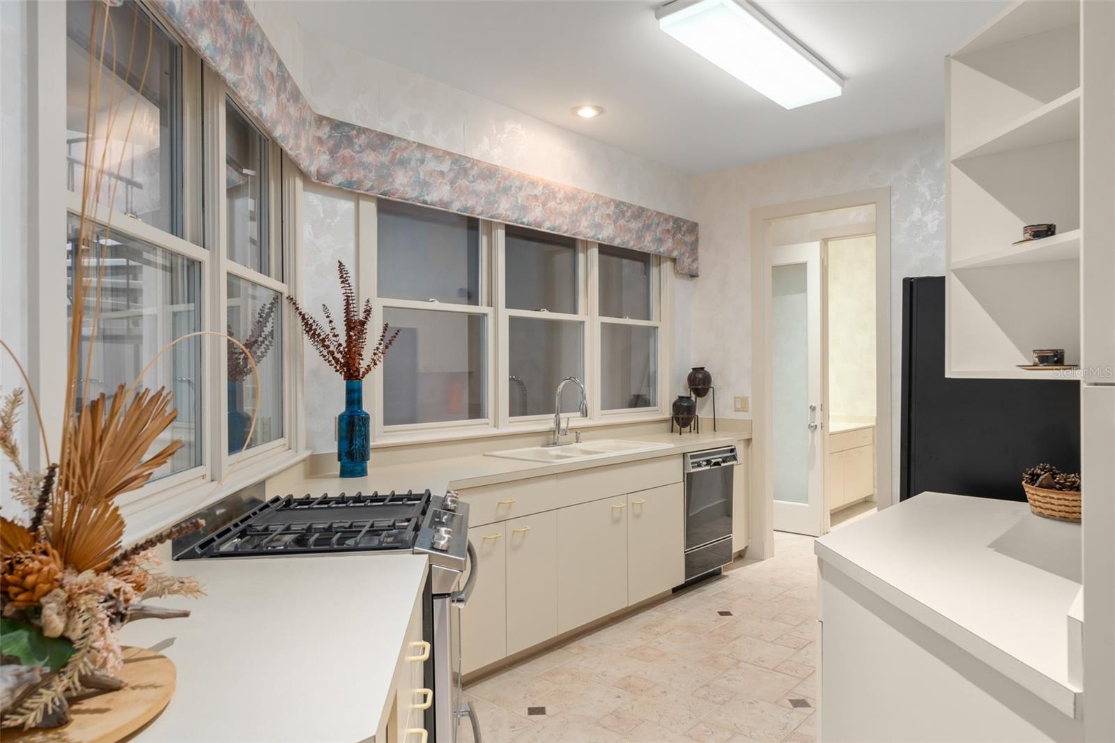 O6346003 Property Photo