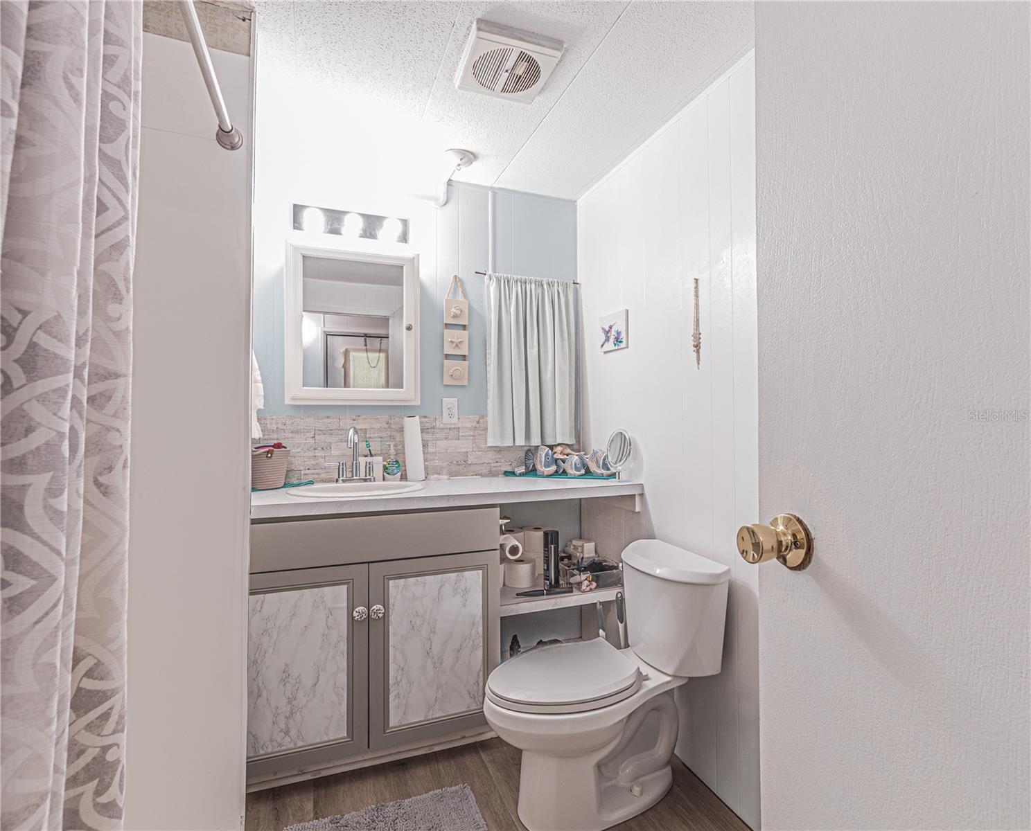 TB8429820 Property Photo