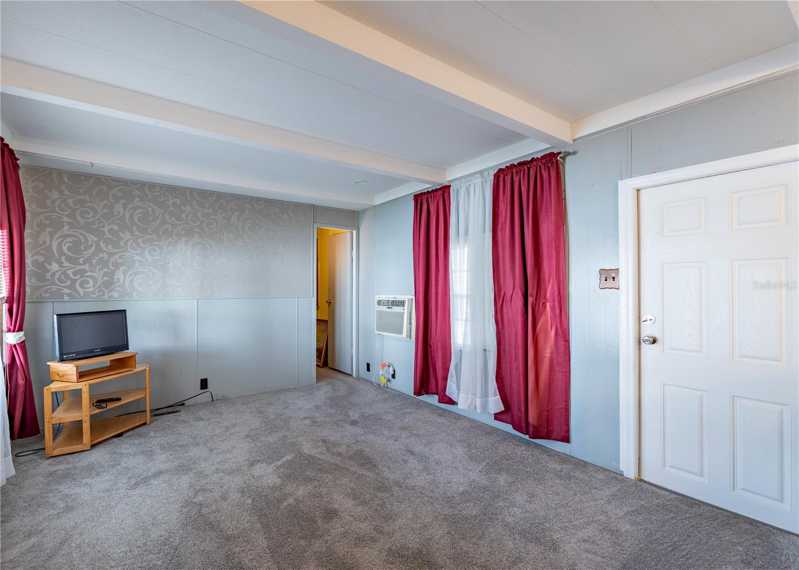 TB8429820 Property Photo