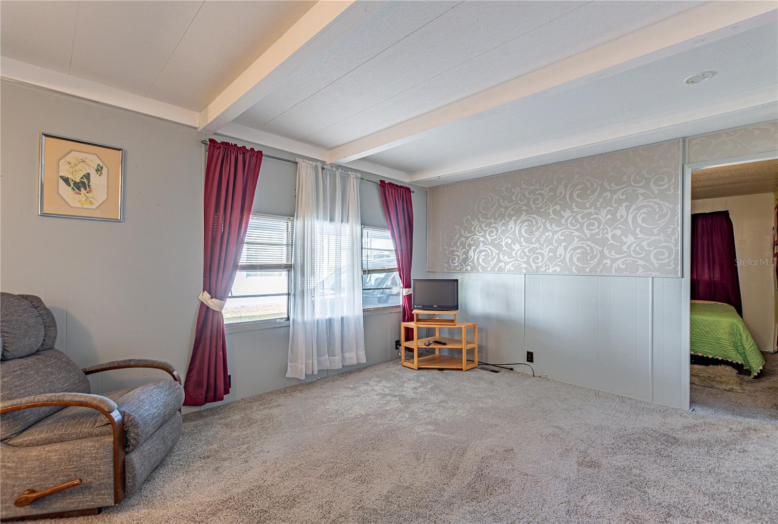 TB8429820 Property Photo