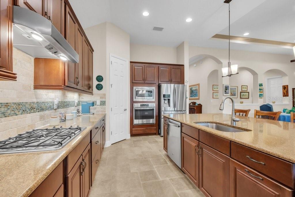 5928 SHELL RIDGE DR, LITHIA, FL, 33547