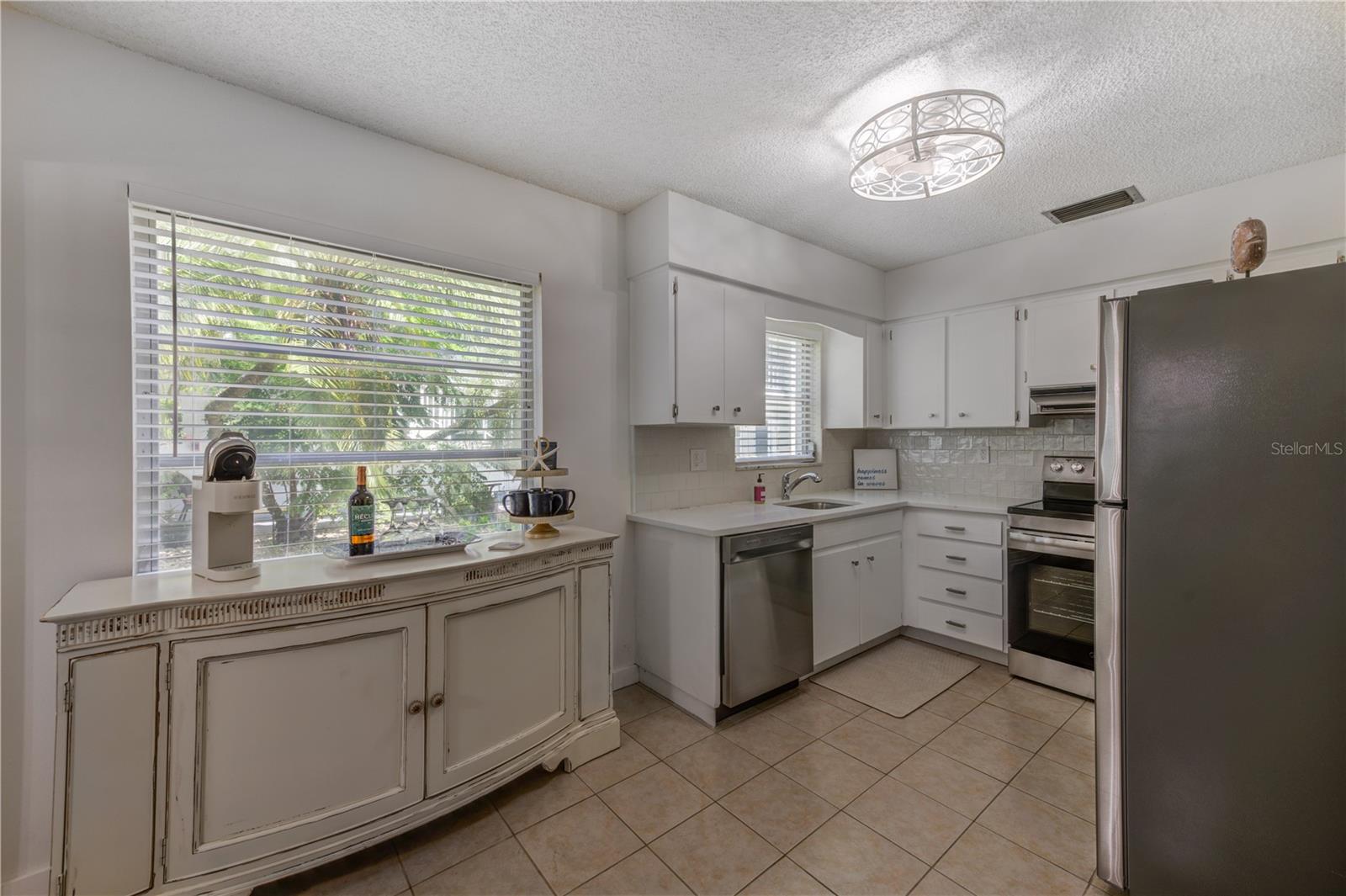 COFFEE/WINE BAR CONVEYS