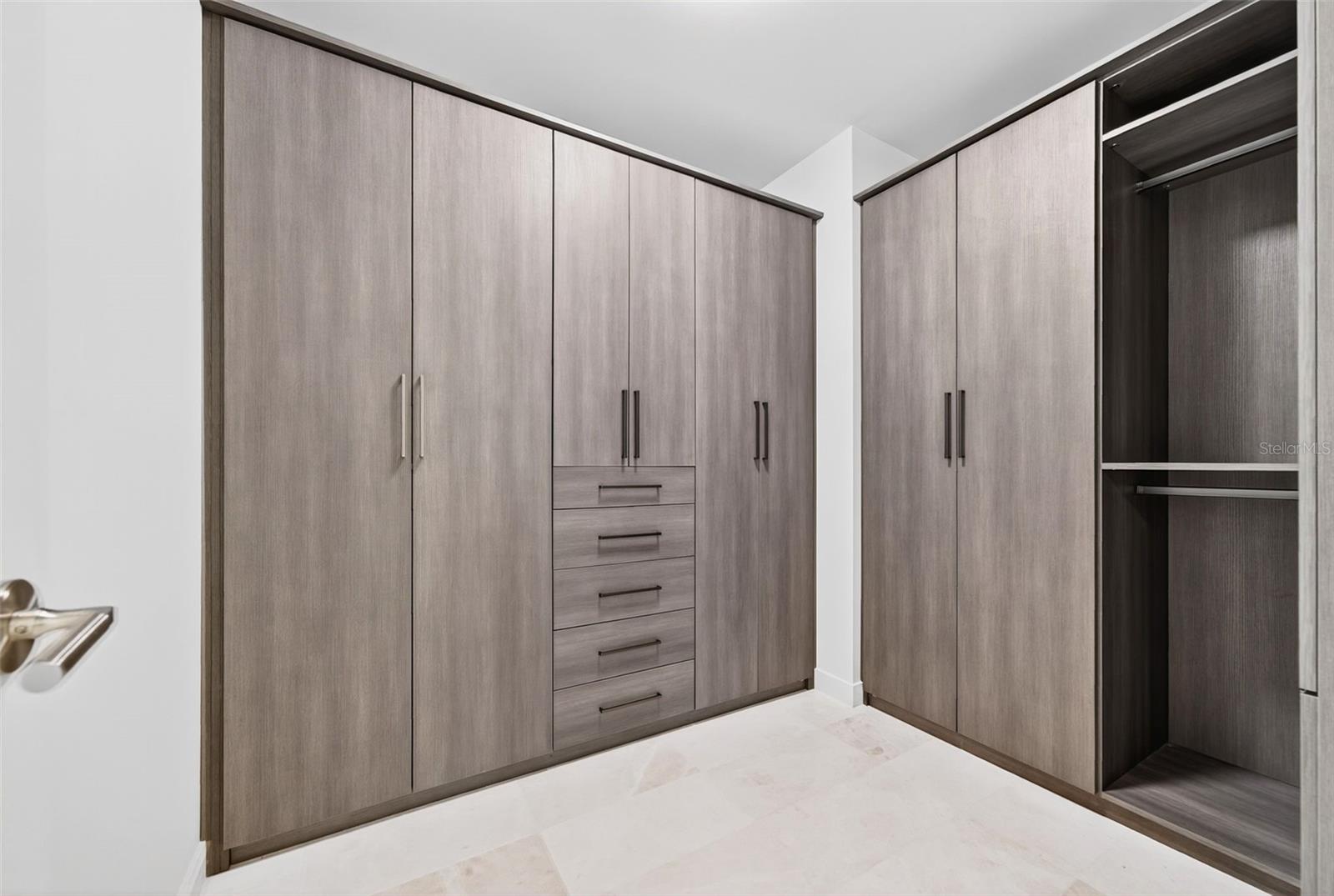 A4665800 Property Photo