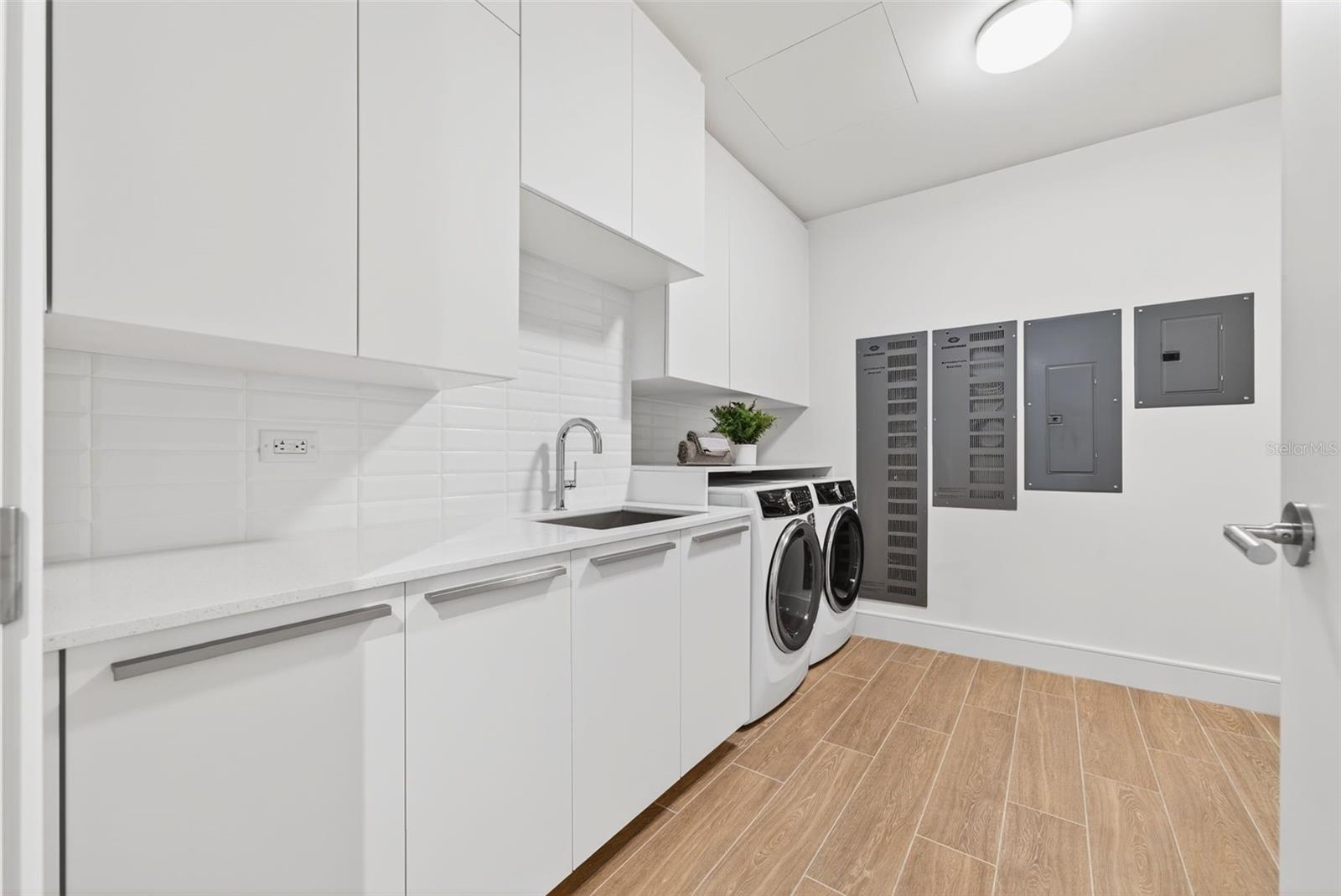 A4665800 Property Photo