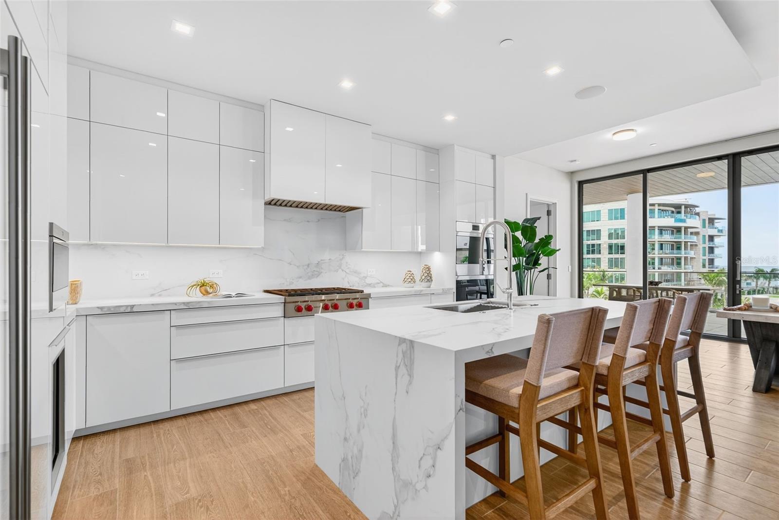 A4665800 Property Photo