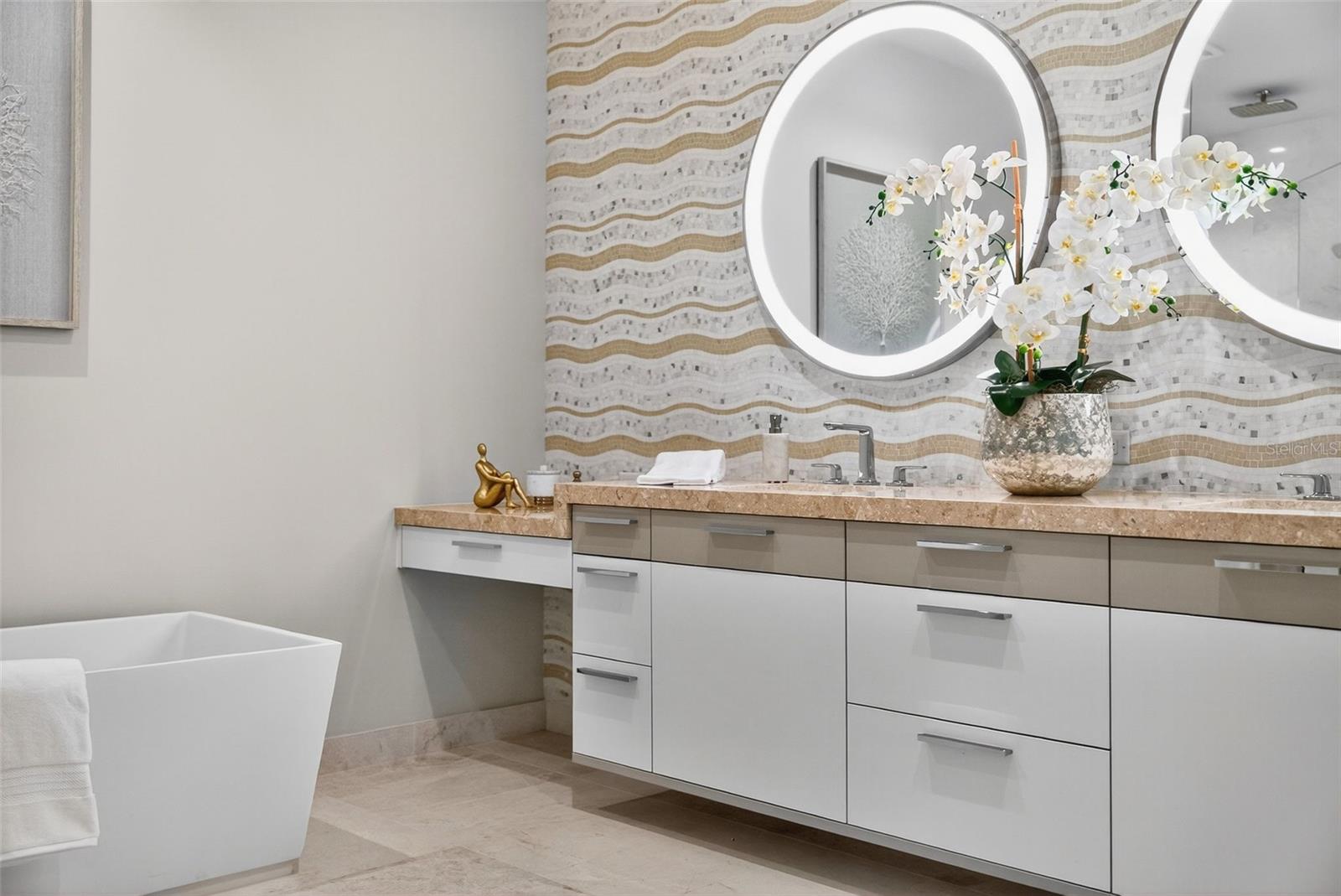 A4665800 Property Photo