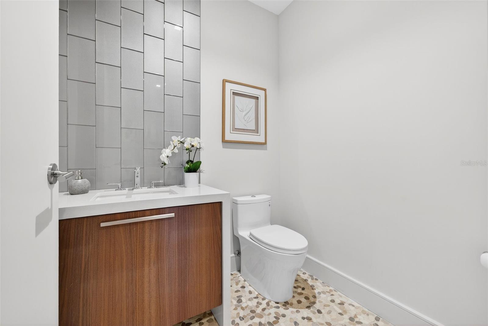 A4665800 Property Photo