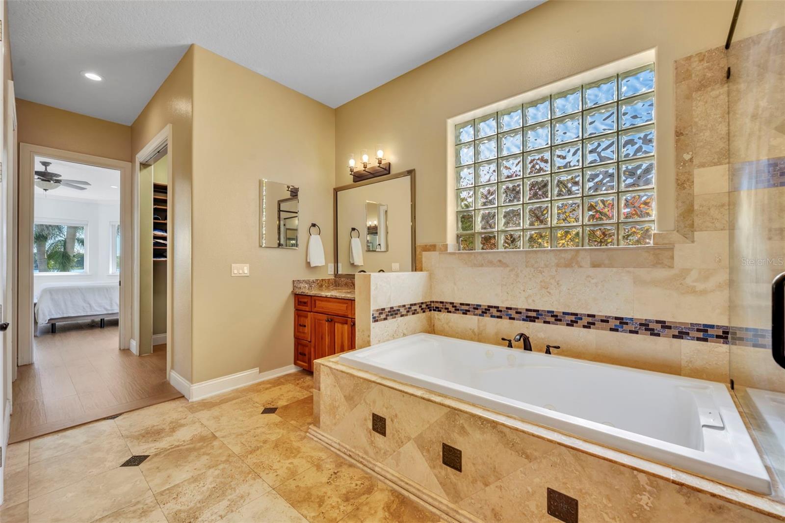 656 LONG LAKE DR, OVIEDO, FL, 32765