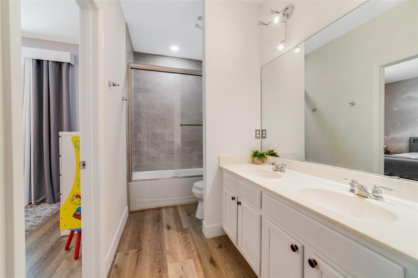 8452 CHILTON DR, ORLANDO, FL, 32836