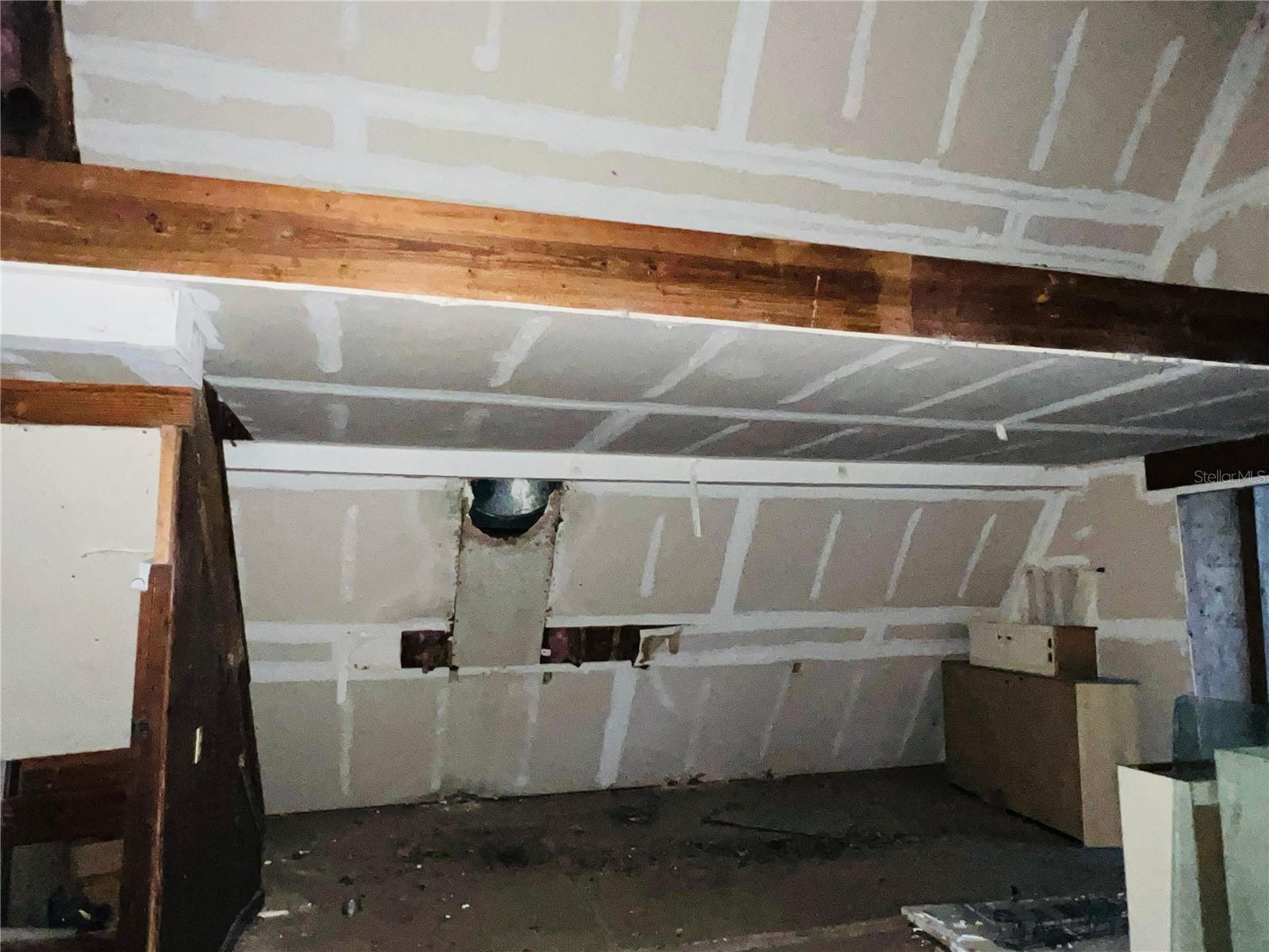 O6346336 Property Photo