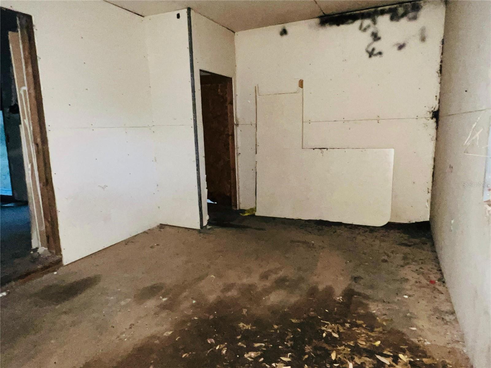 O6346336 Property Photo