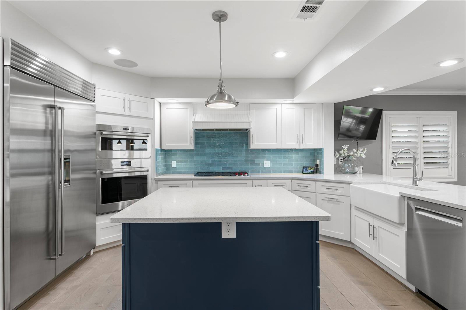 TB8430107 Property Photo