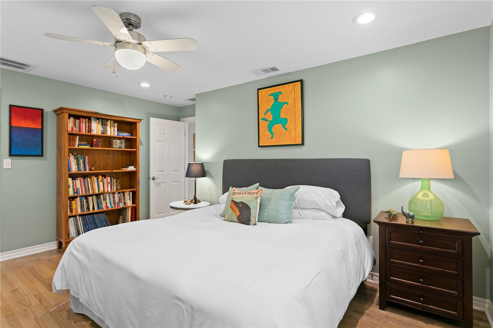 TB8430107 Property Photo