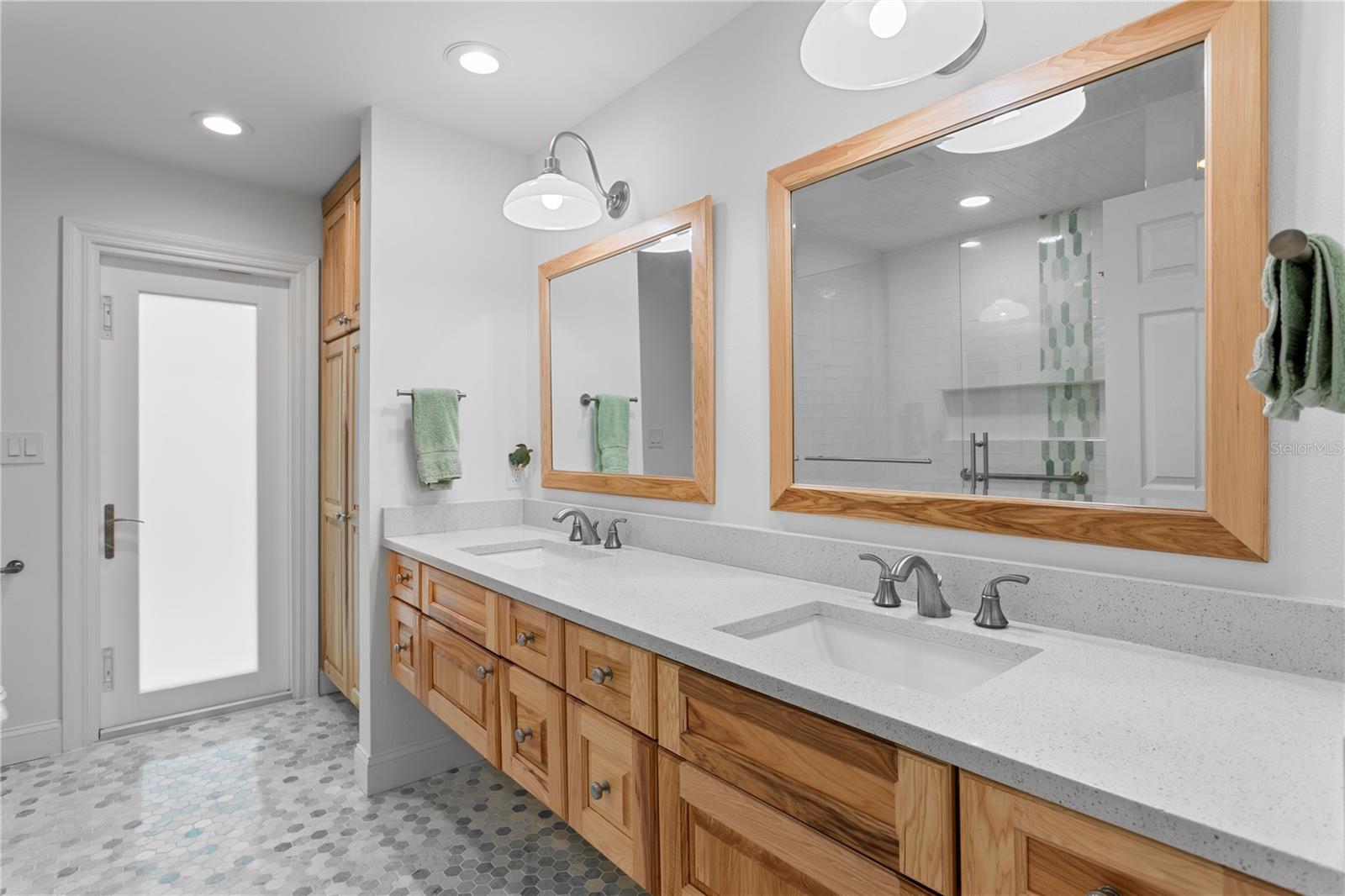 TB8430107 Property Photo