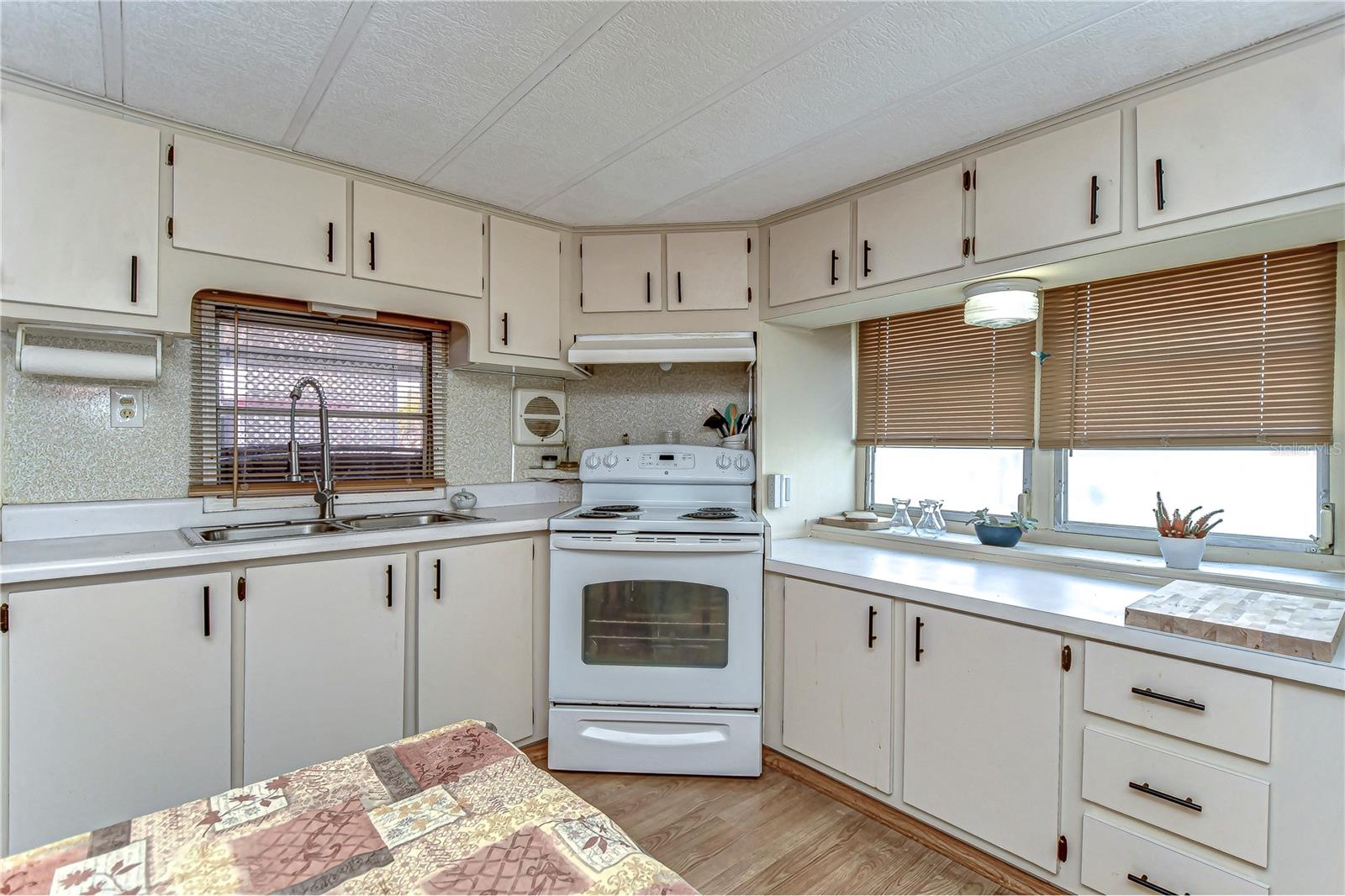 TB8430131 Property Photo