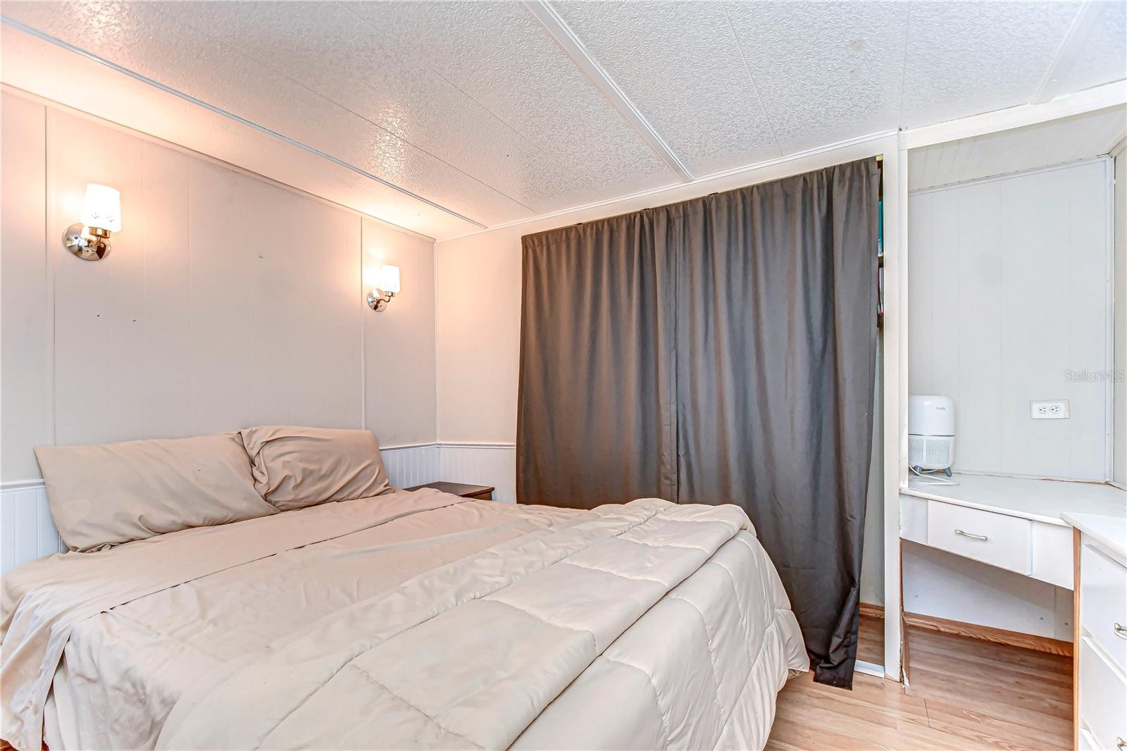 TB8430131 Property Photo