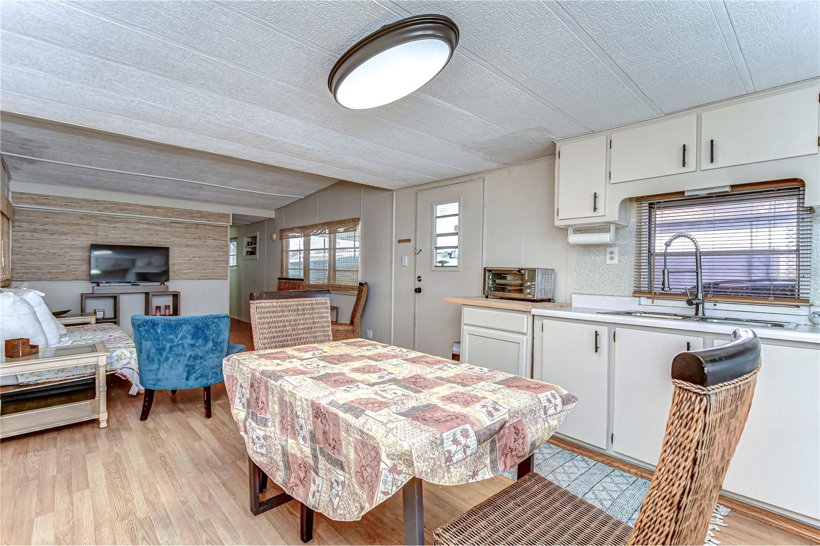 TB8430131 Property Photo