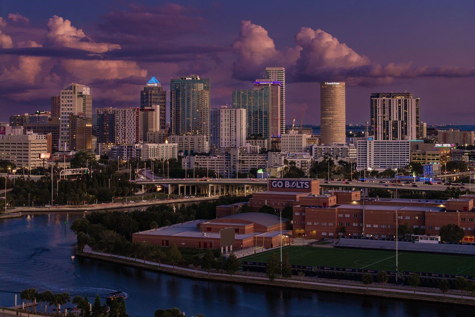 Two Minutes to downtown Tampa
