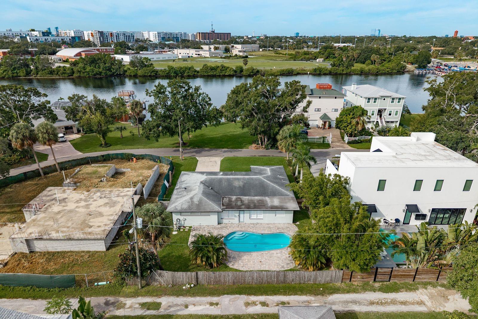 welcome to 2205 N Riverside Drive