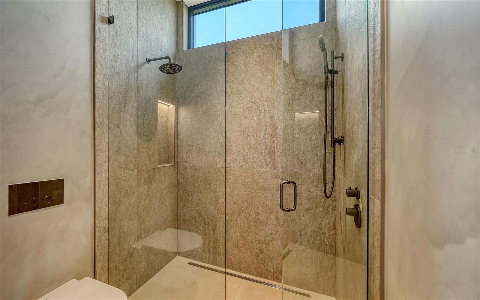 A4665863 Property Photo