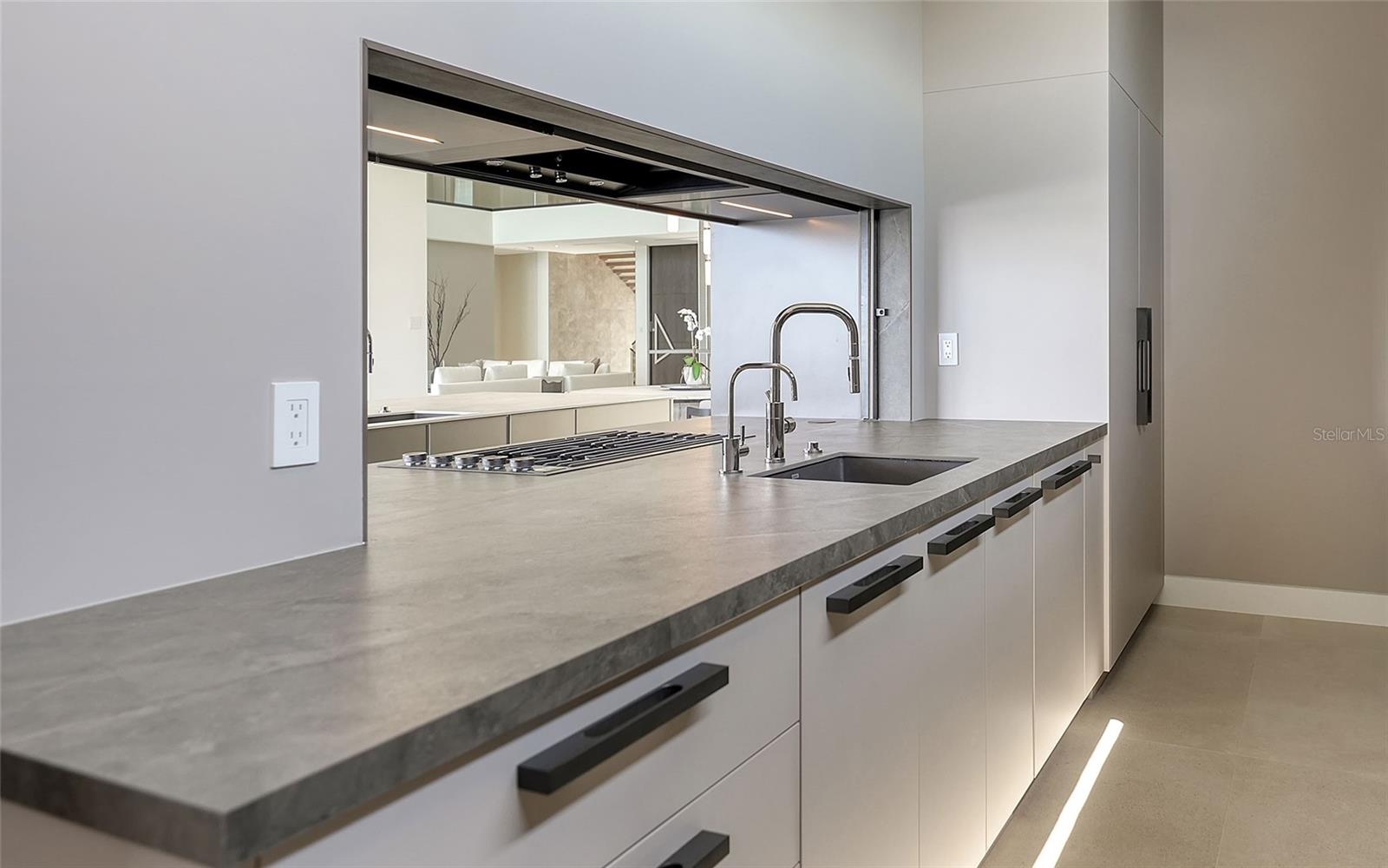 A4665863 Property Photo