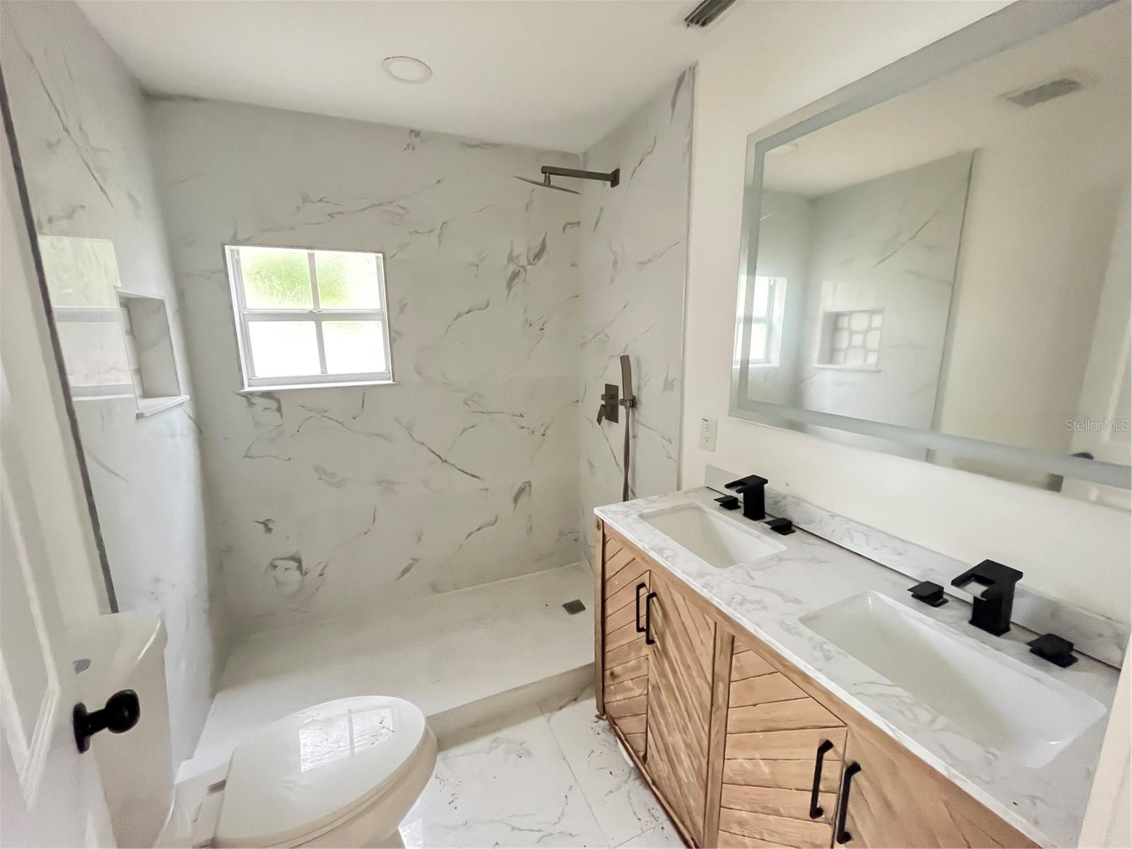 8465 TOBAY RD N, ST PETERSBURG, FL, 33702