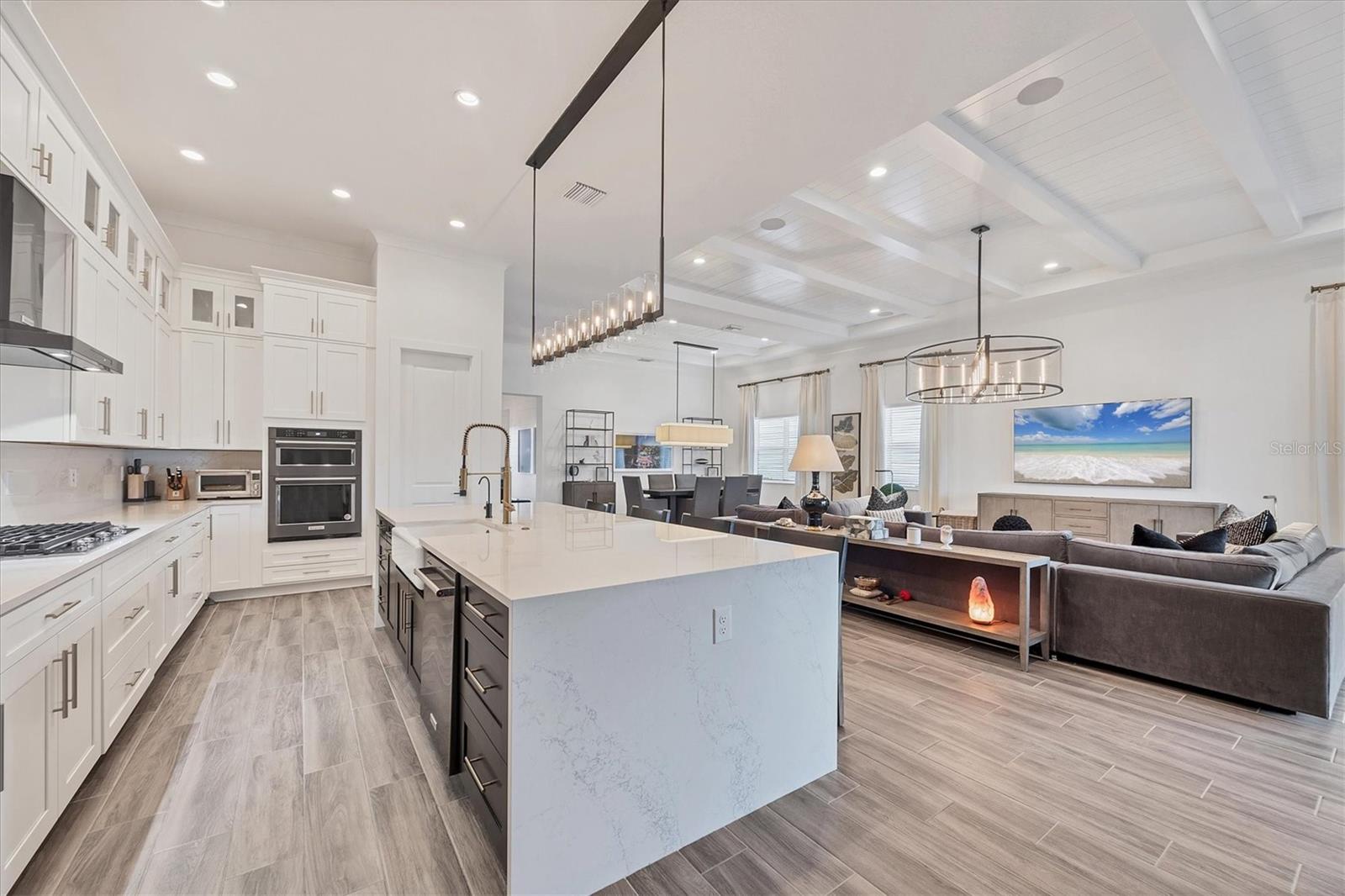 8195 REDONDA LOOP, LAKEWOOD RANCH, FL, 34202