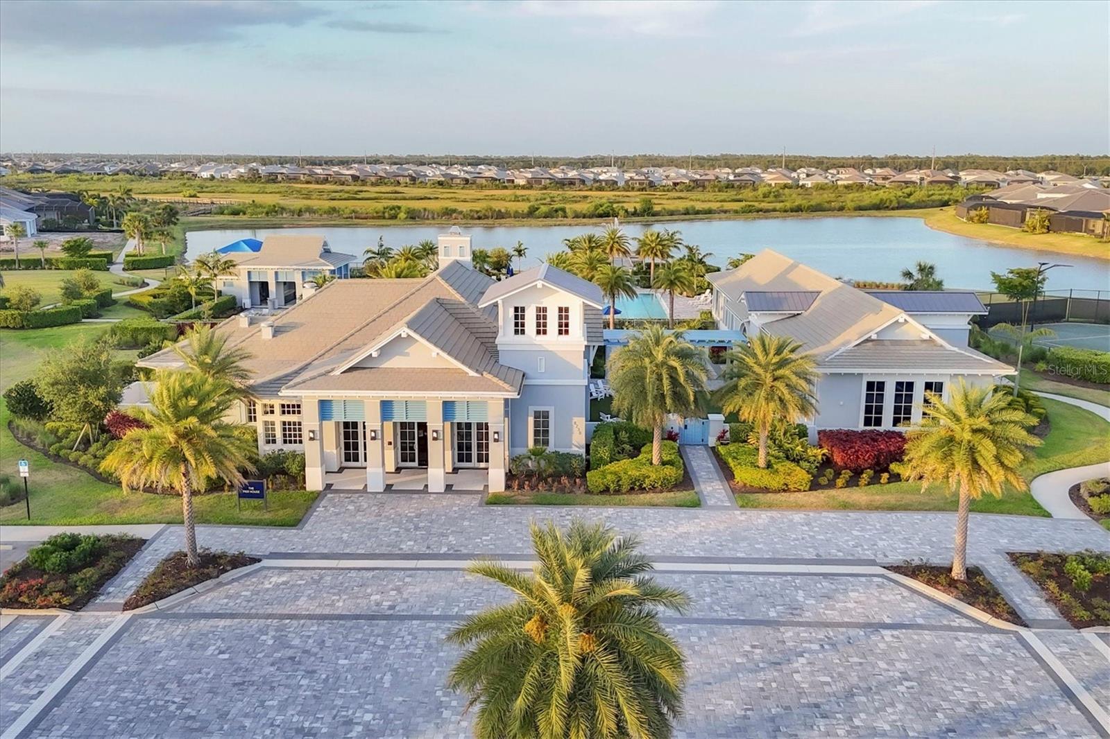 8195 REDONDA LOOP, LAKEWOOD RANCH, FL, 34202