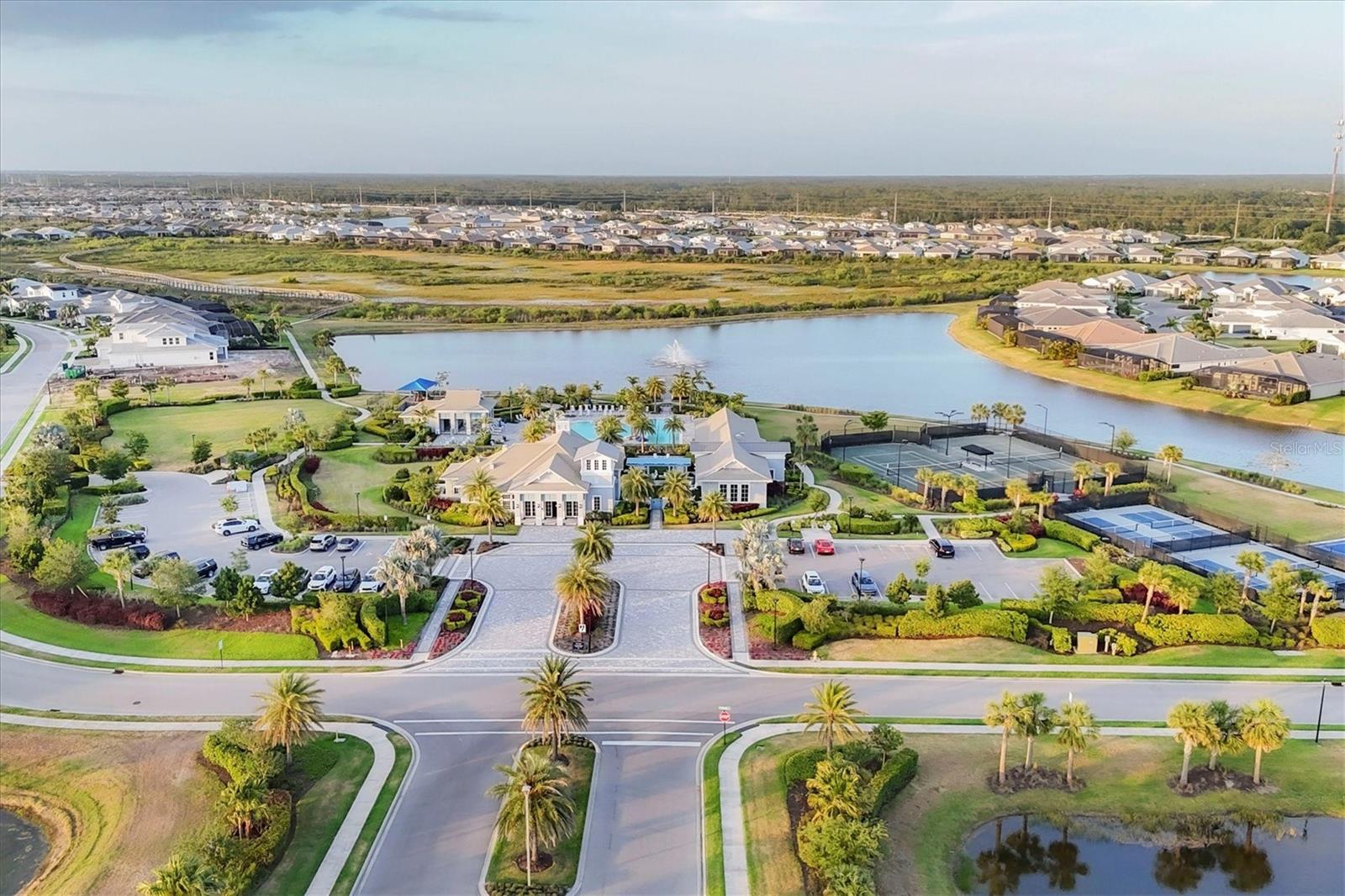 8195 REDONDA LOOP, LAKEWOOD RANCH, FL, 34202