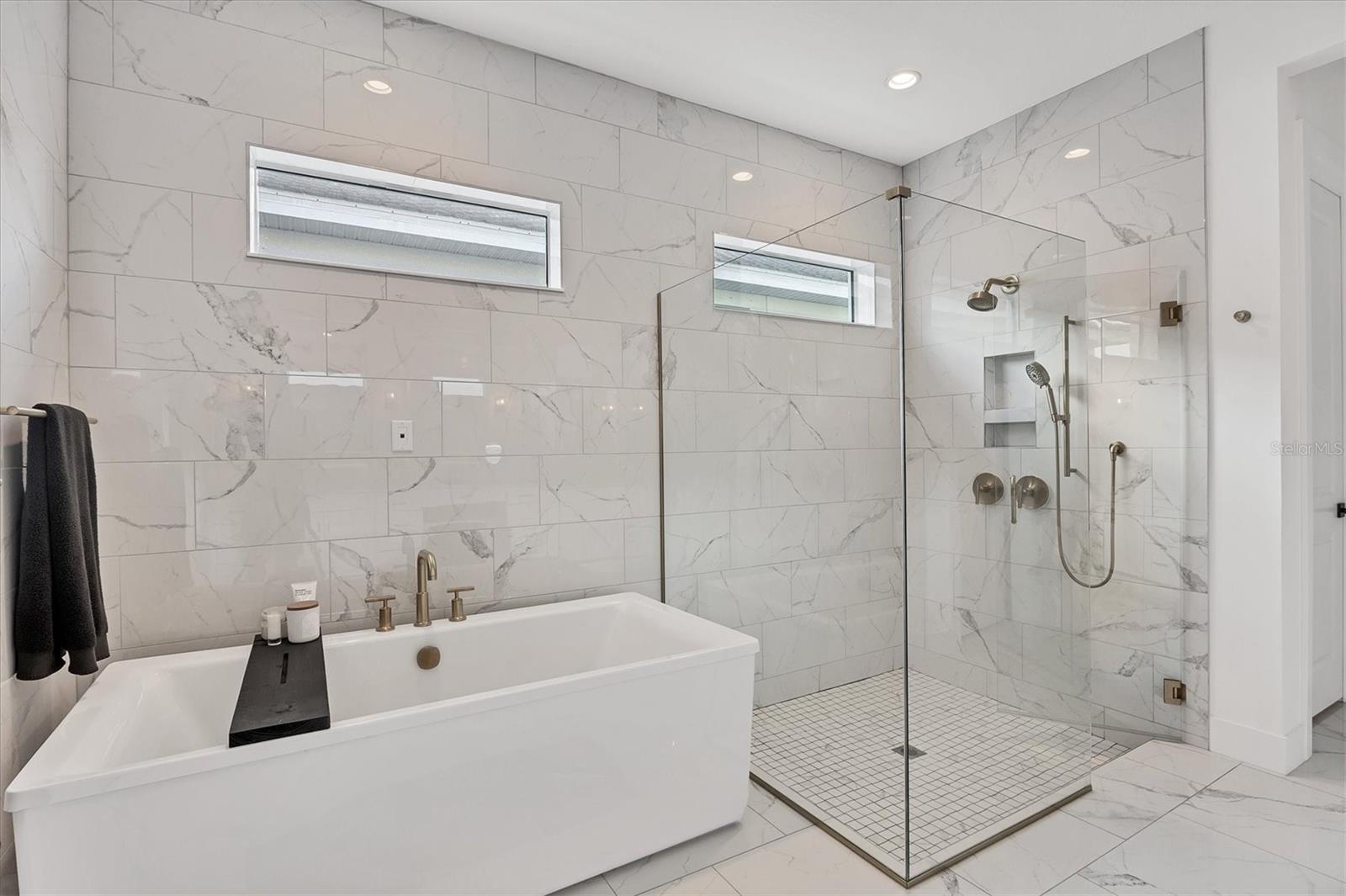 8195 REDONDA LOOP, LAKEWOOD RANCH, FL, 34202