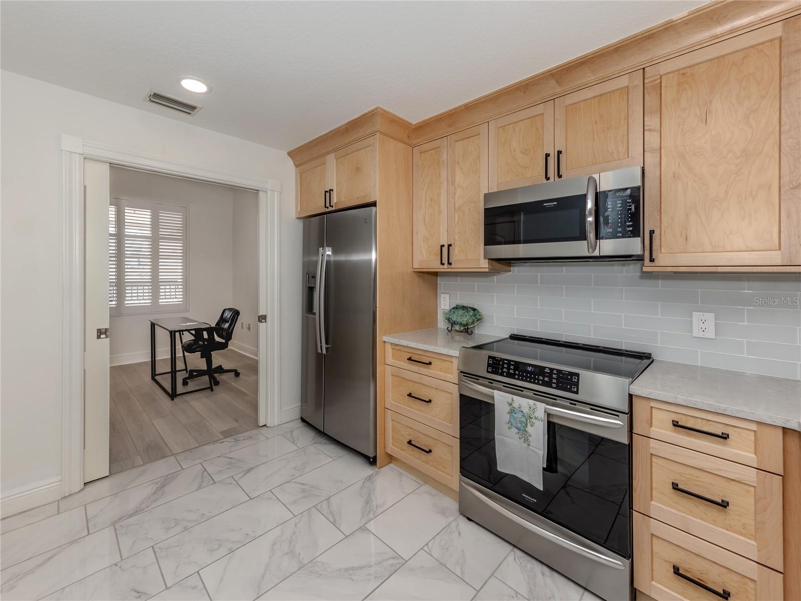 147 TAMPA AVE E #202, VENICE, FL, 34285