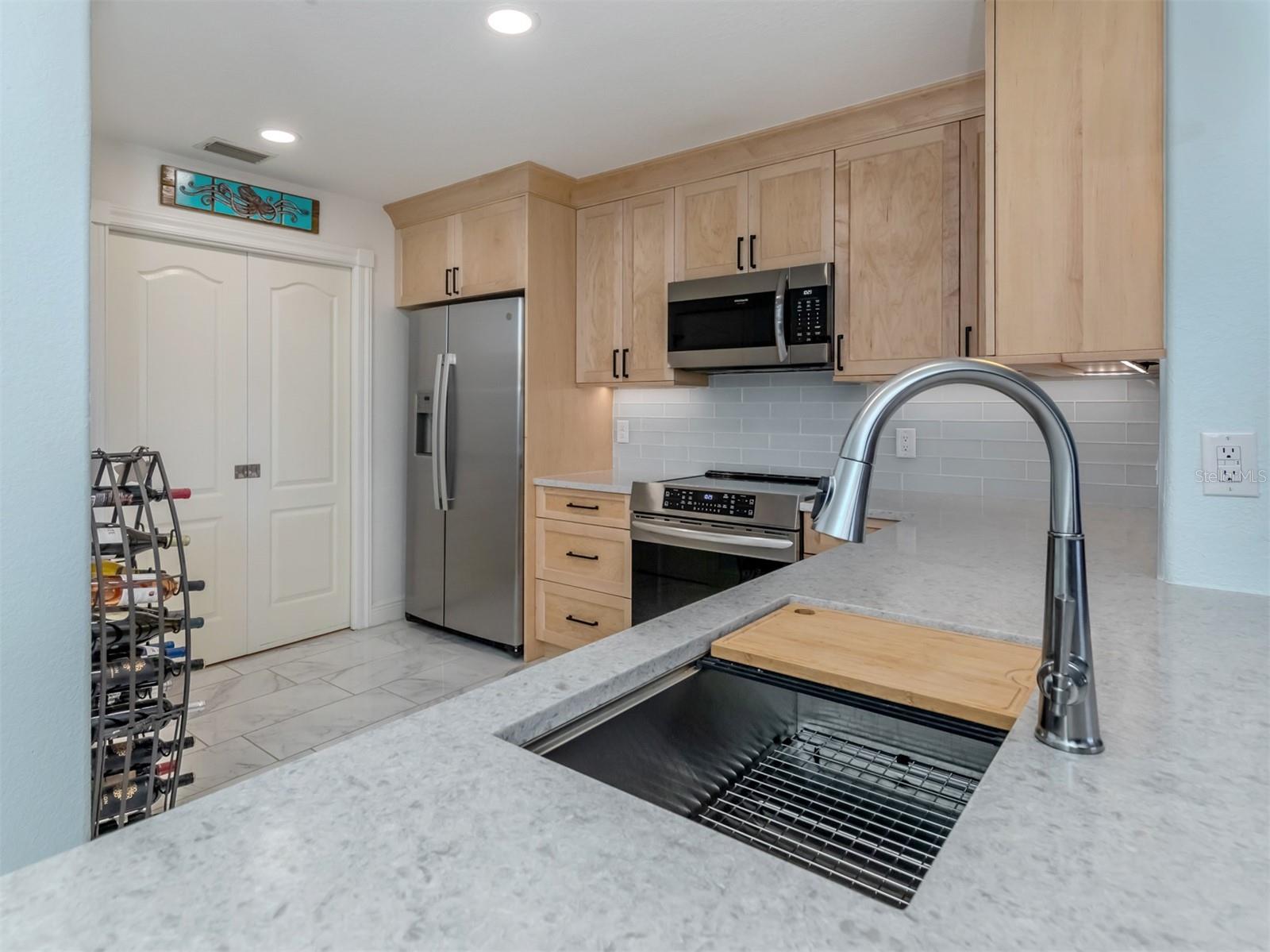 147 TAMPA AVE E #202, VENICE, FL, 34285