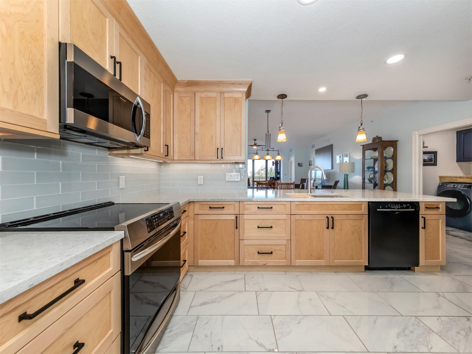 147 TAMPA AVE E #202, VENICE, FL, 34285