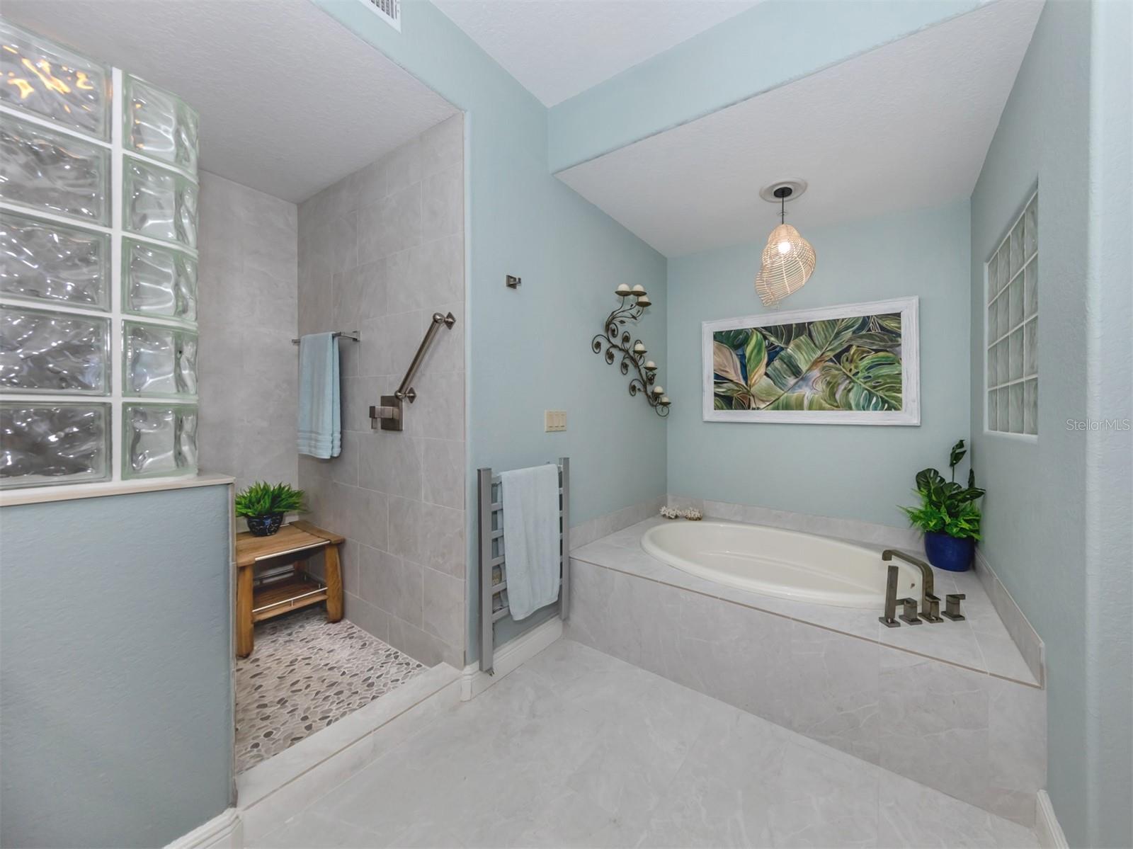 147 TAMPA AVE E #202, VENICE, FL, 34285