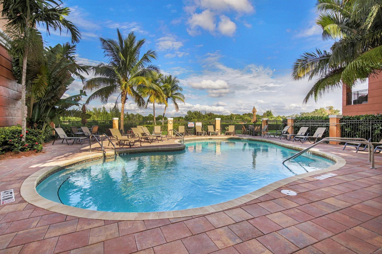 147 TAMPA AVE E #202, VENICE, FL, 34285