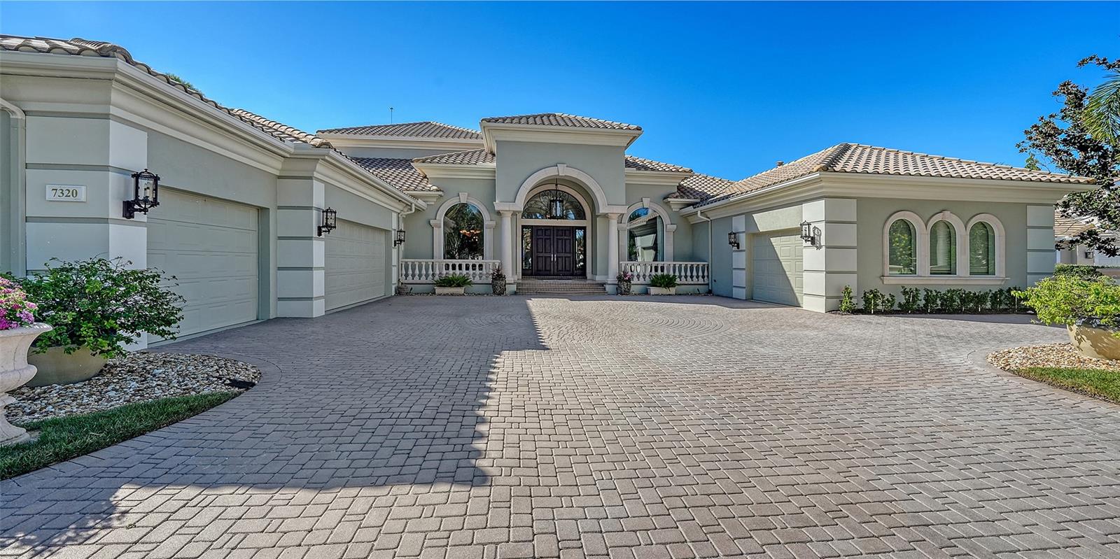 A4665937 Property Photo