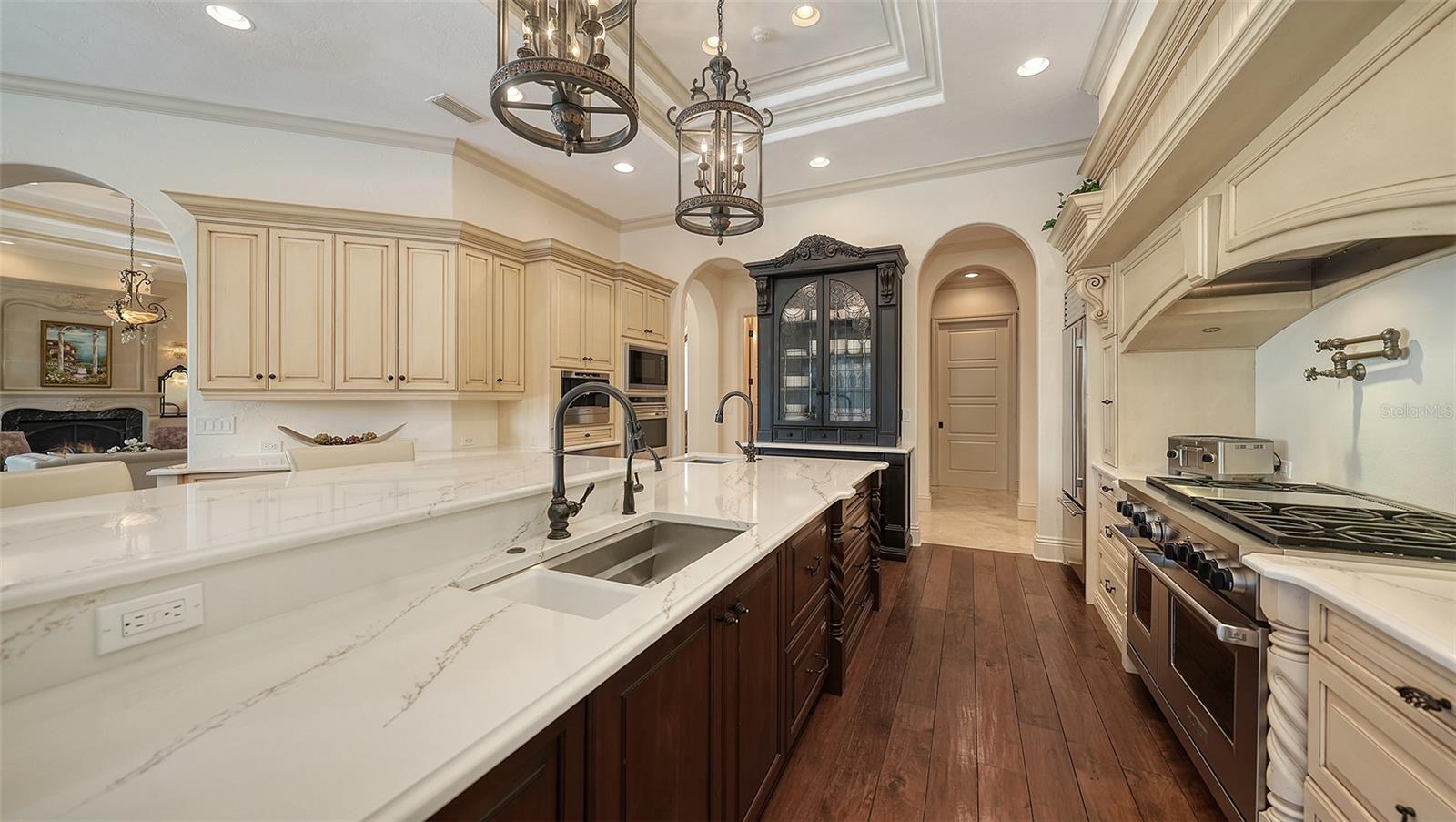 A4665937 Property Photo