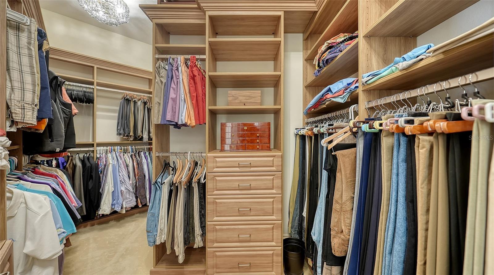 A4665937 Property Photo