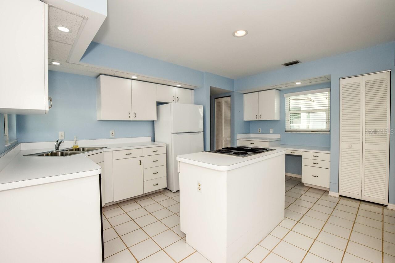 702 BRIGHTSIDE CRESCENT DR, VENICE, FL, 34293