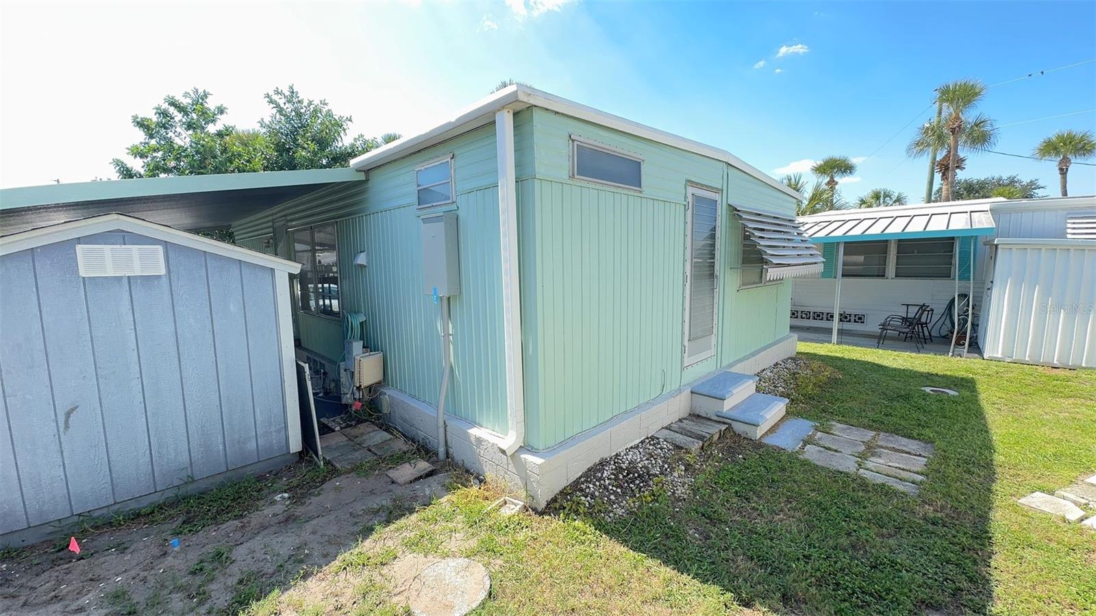 TB8430473 Property Photo