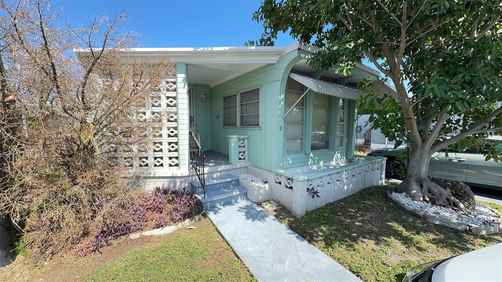 TB8430473 Property Photo