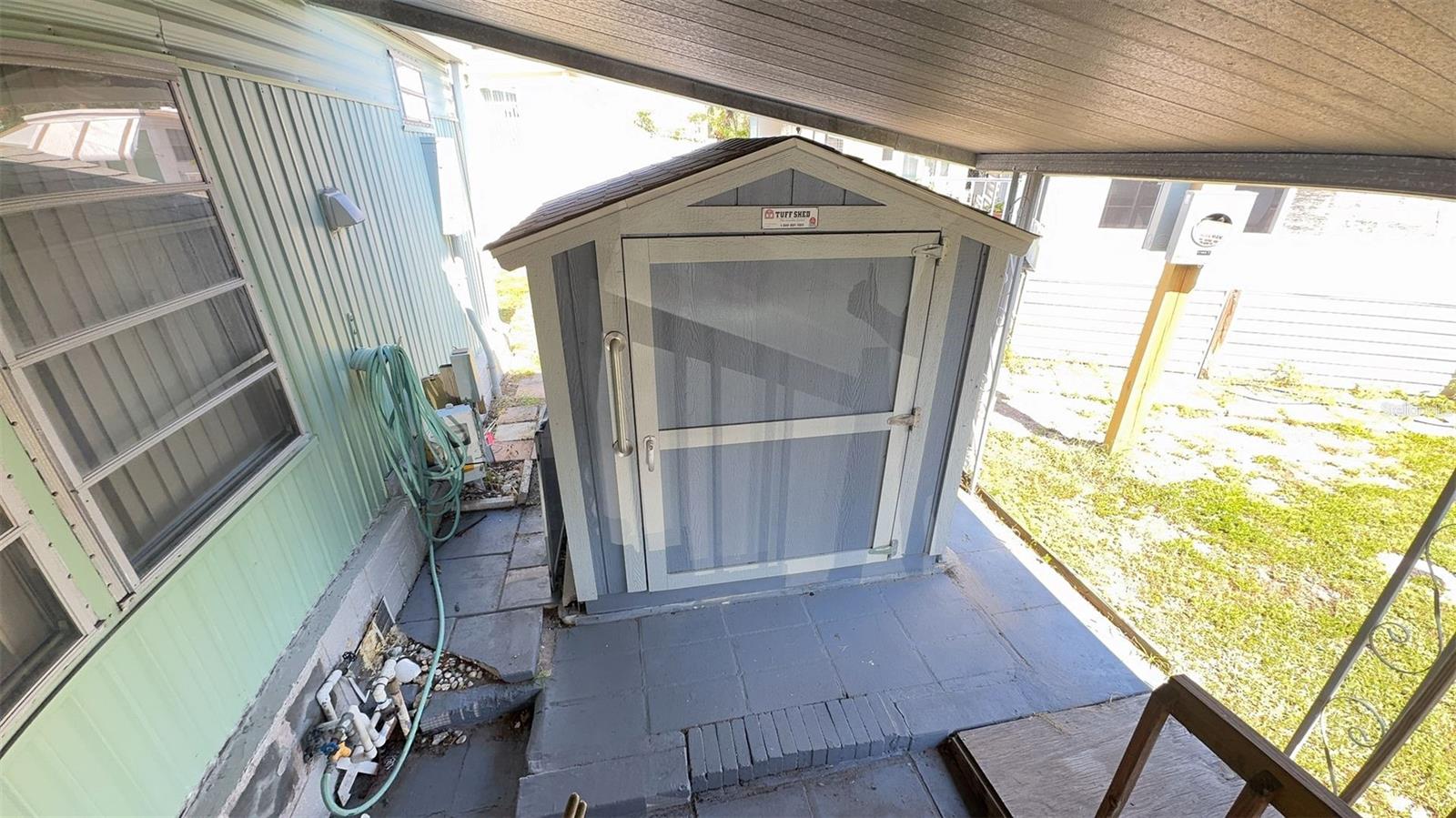 TB8430473 Property Photo