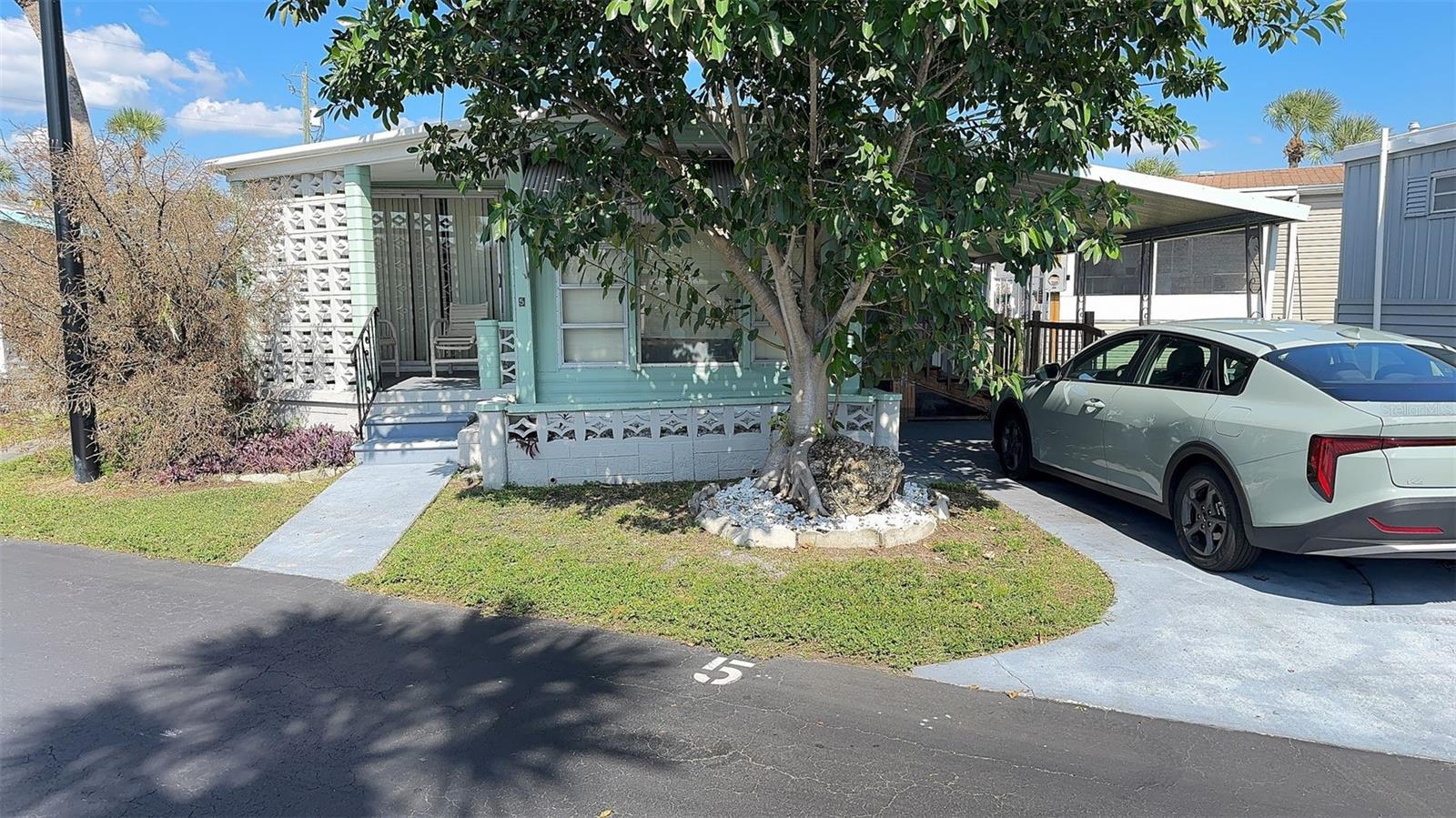 TB8430473 Property Photo