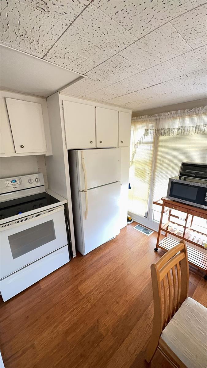 TB8430473 Property Photo