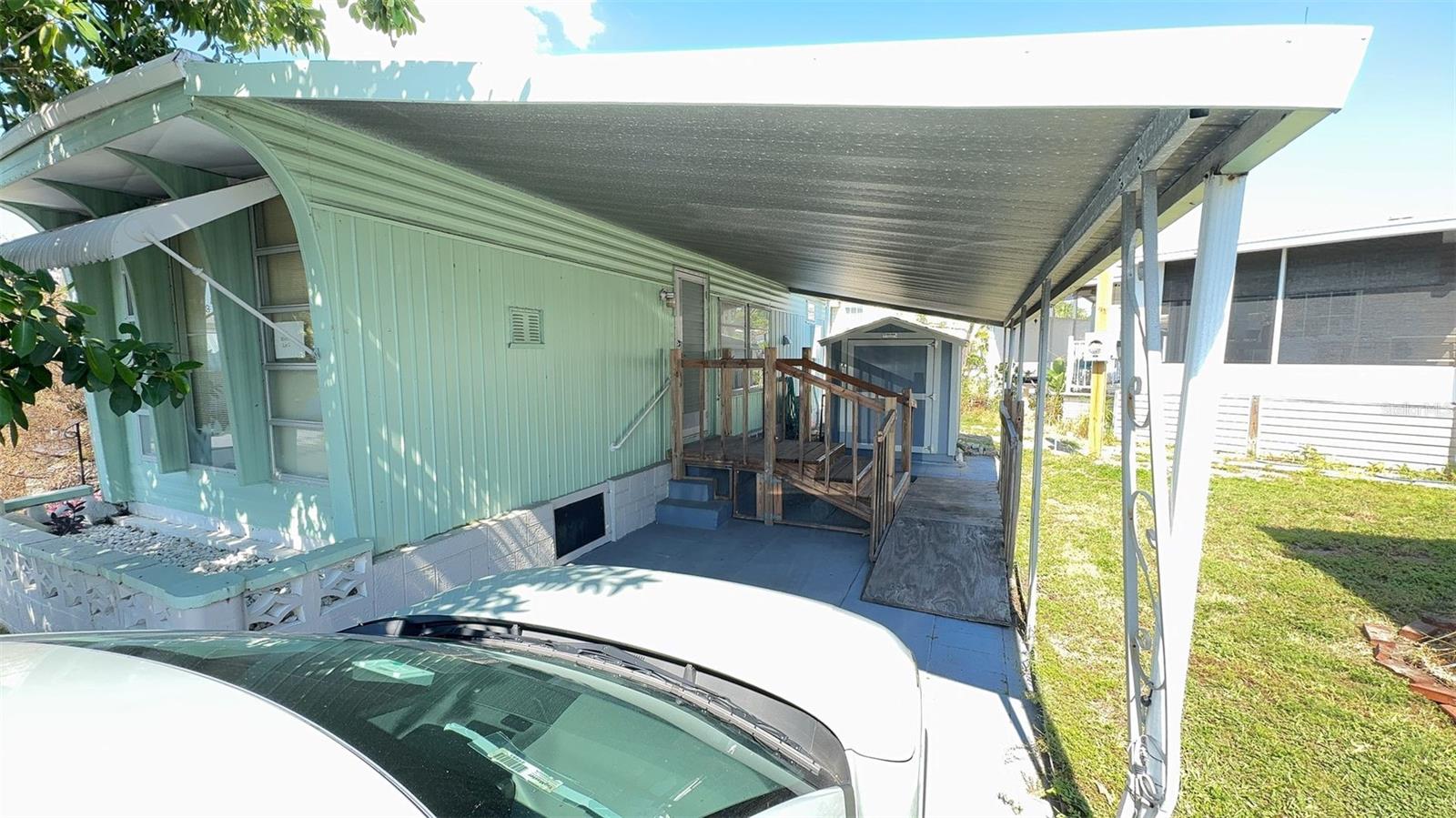 TB8430473 Property Photo