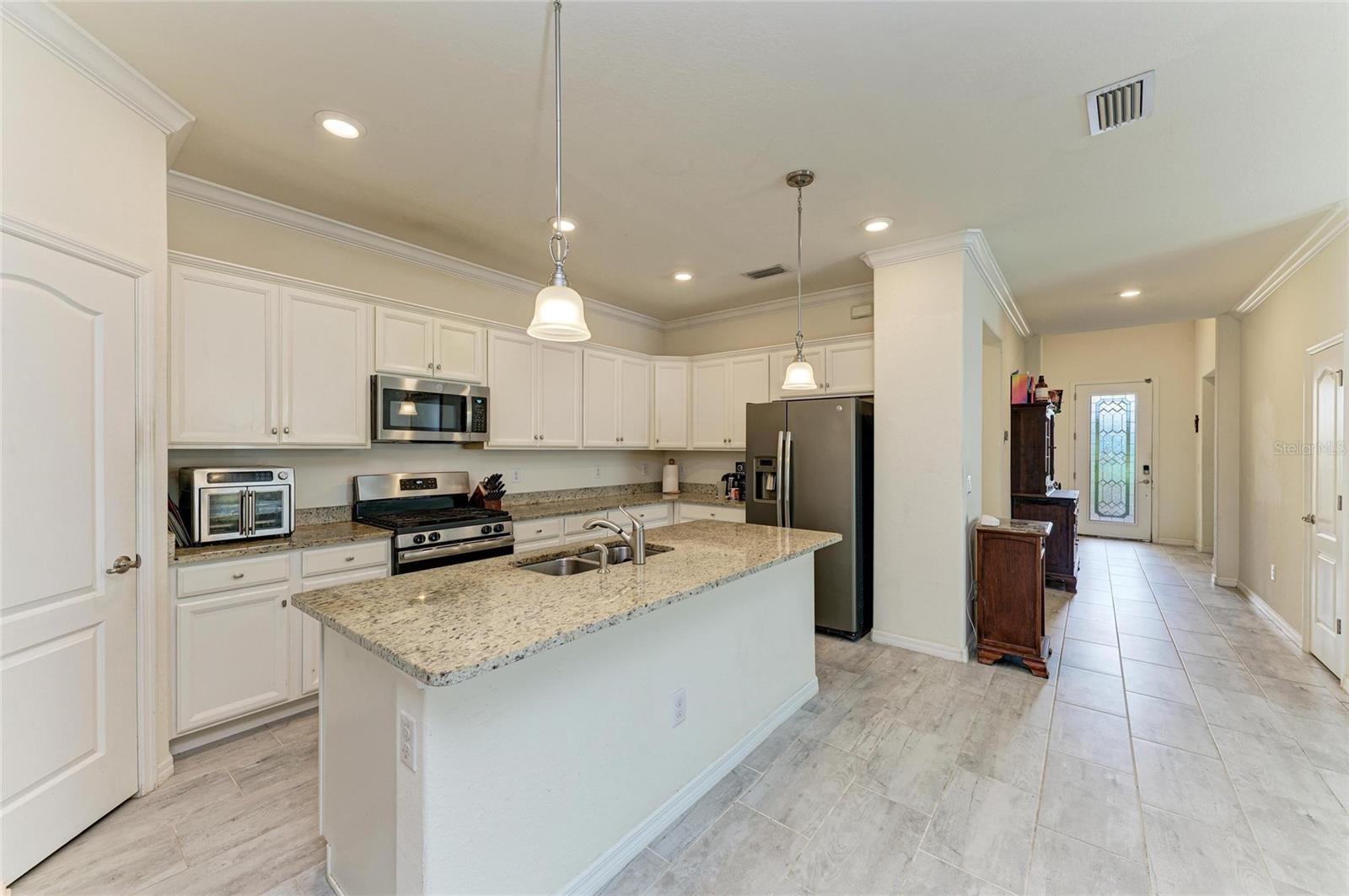 10221 LOCH LOMOND DR, BRADENTON, FL, 34211