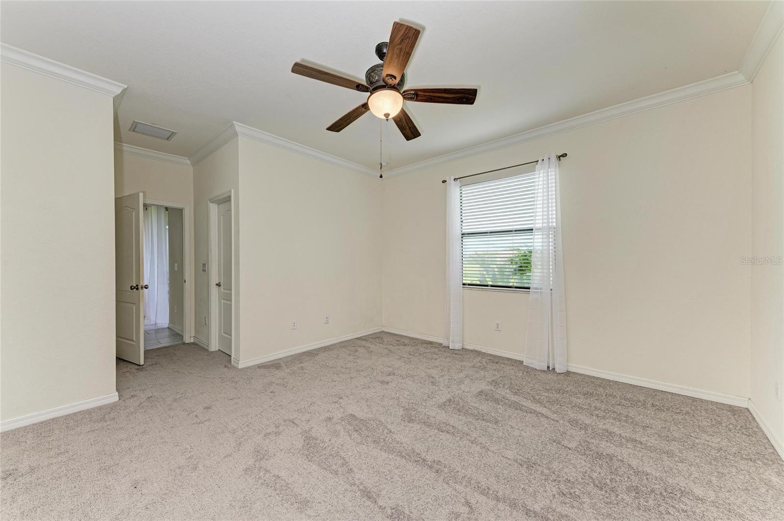 10221 LOCH LOMOND DR, BRADENTON, FL, 34211